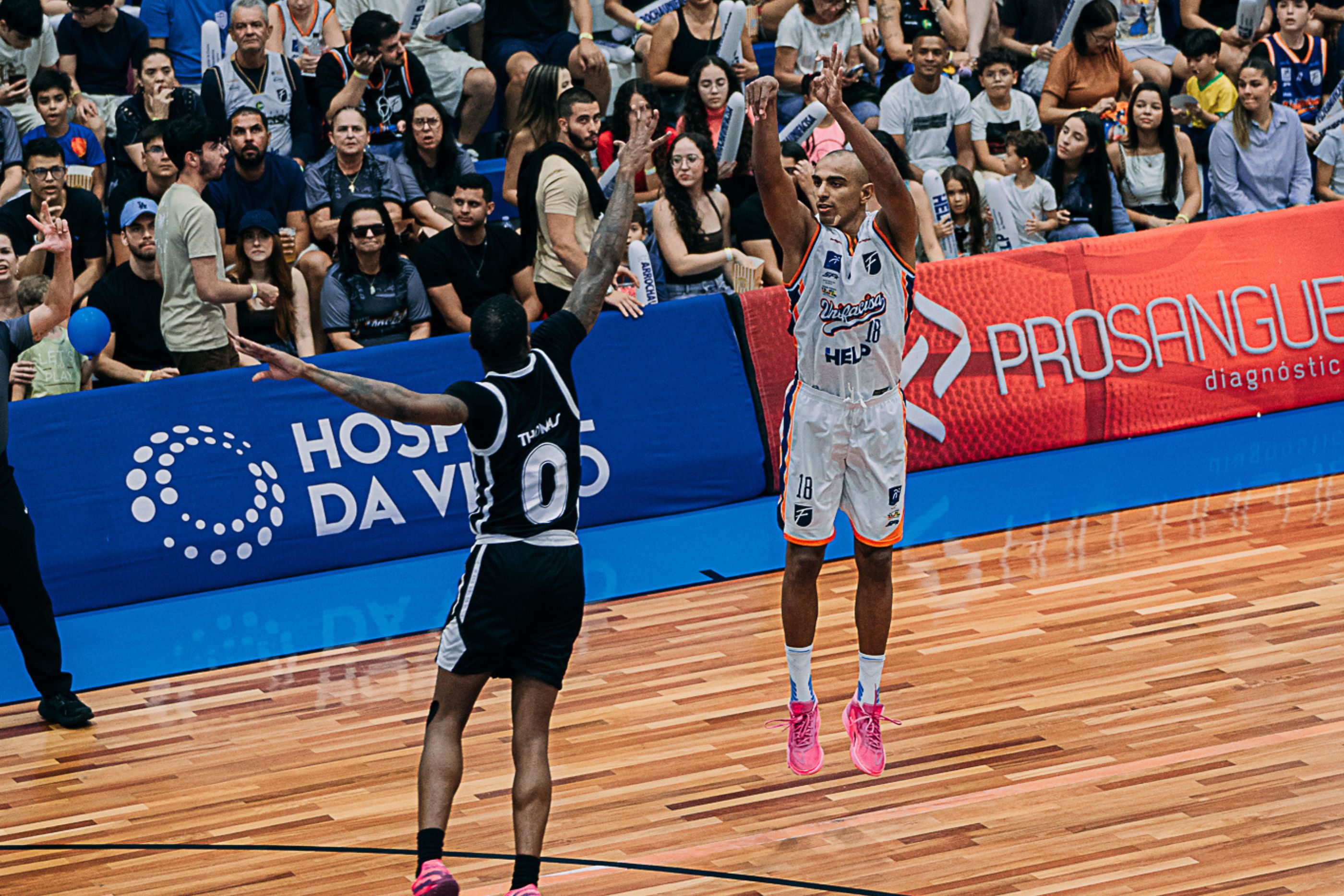 Jimmy atinge marca de 600 bolas de três na carreira