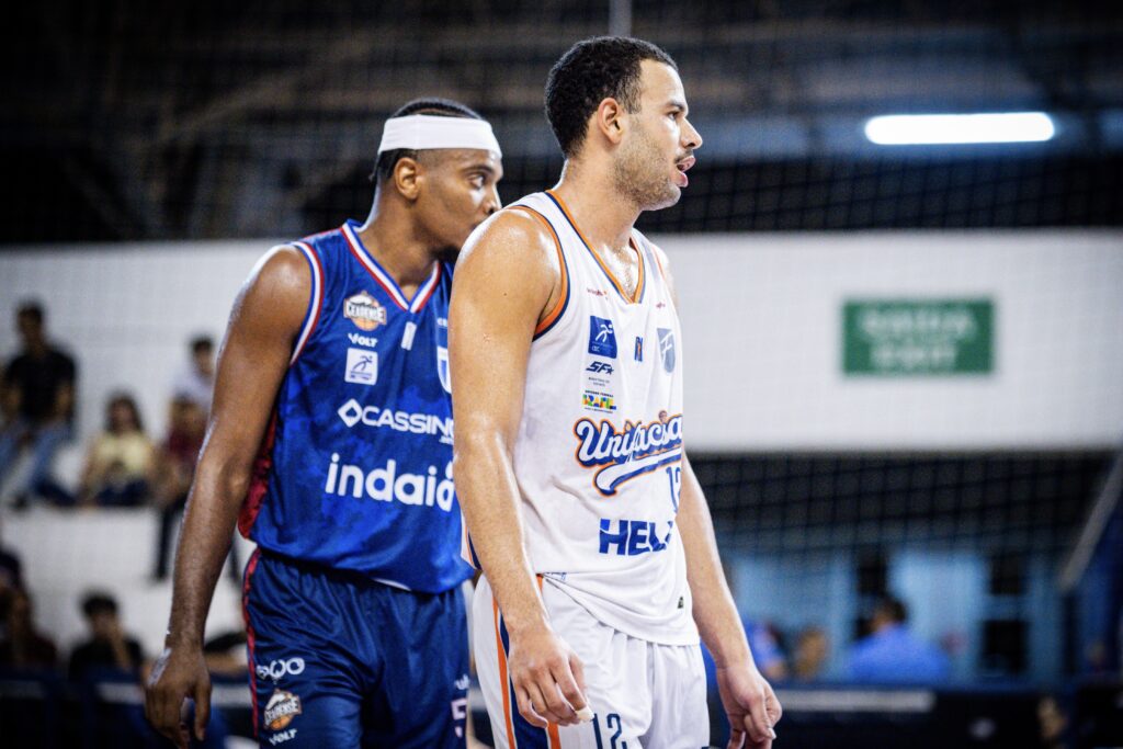 João Paulo brilha, bate recorde pessoal e celebra boa fase da Unifacisa no NBB