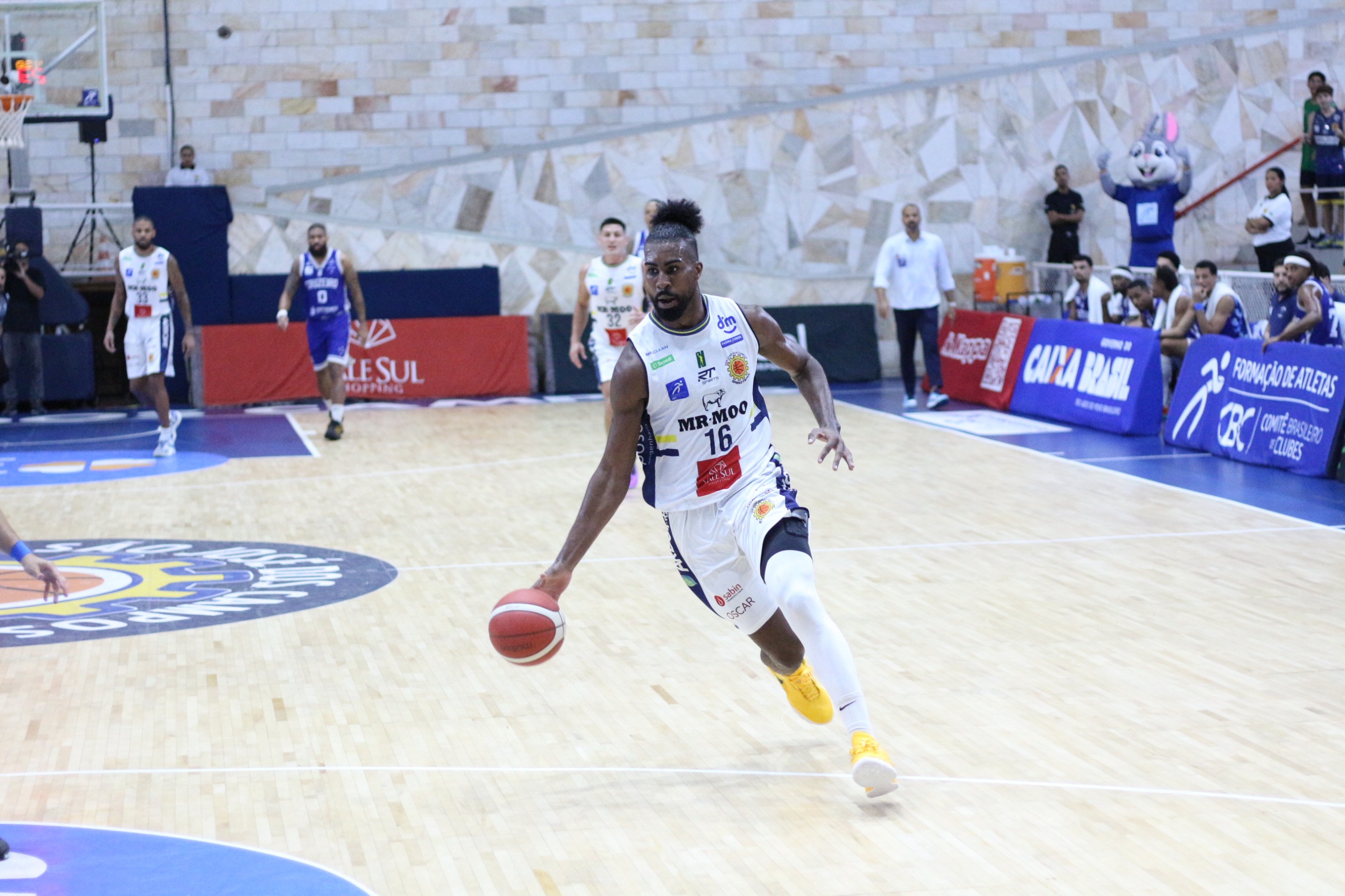 Mr.Moo São José Basketball recebe o Fortaleza Basquete Cearense pelo NBB Caixa