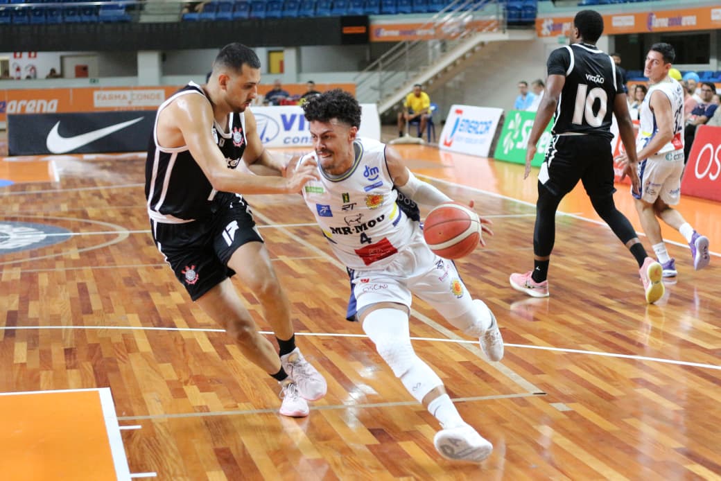 Mr.Moo São José Basketball luta até o fim, mas sofre revés para o Corinthians pelo NBB Caixa