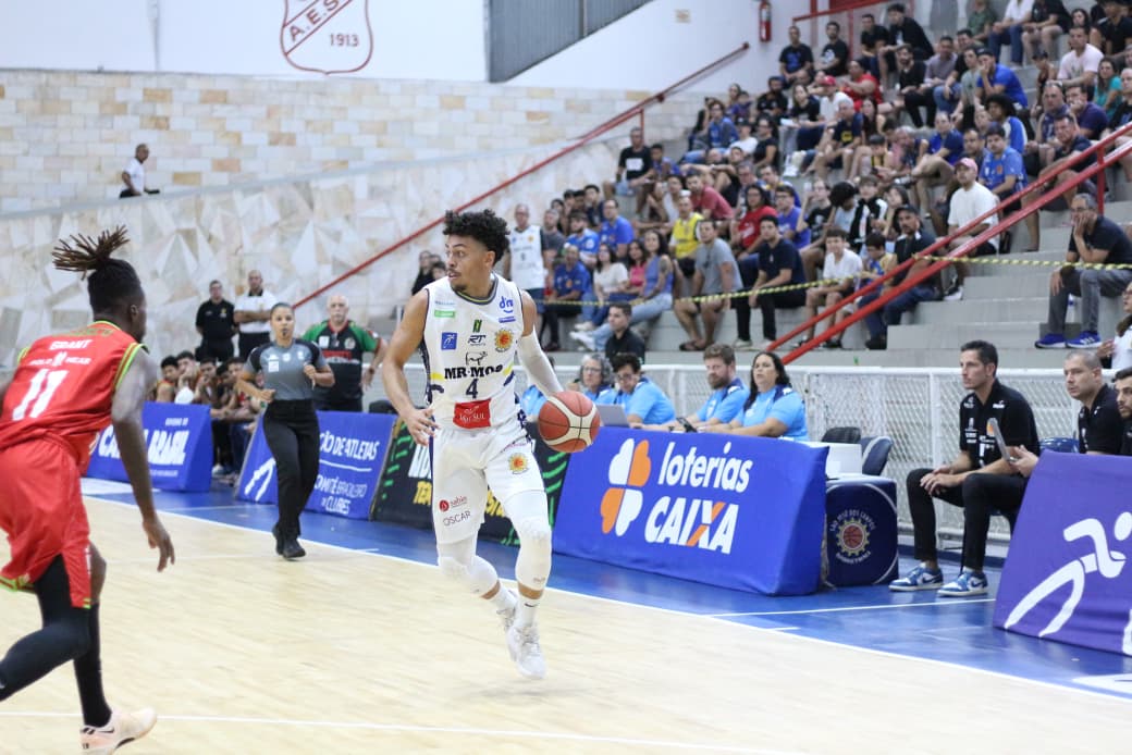 Mr.Moo São José Basketball recebe o Bauru em confronto direto por posição no NBB Caixa