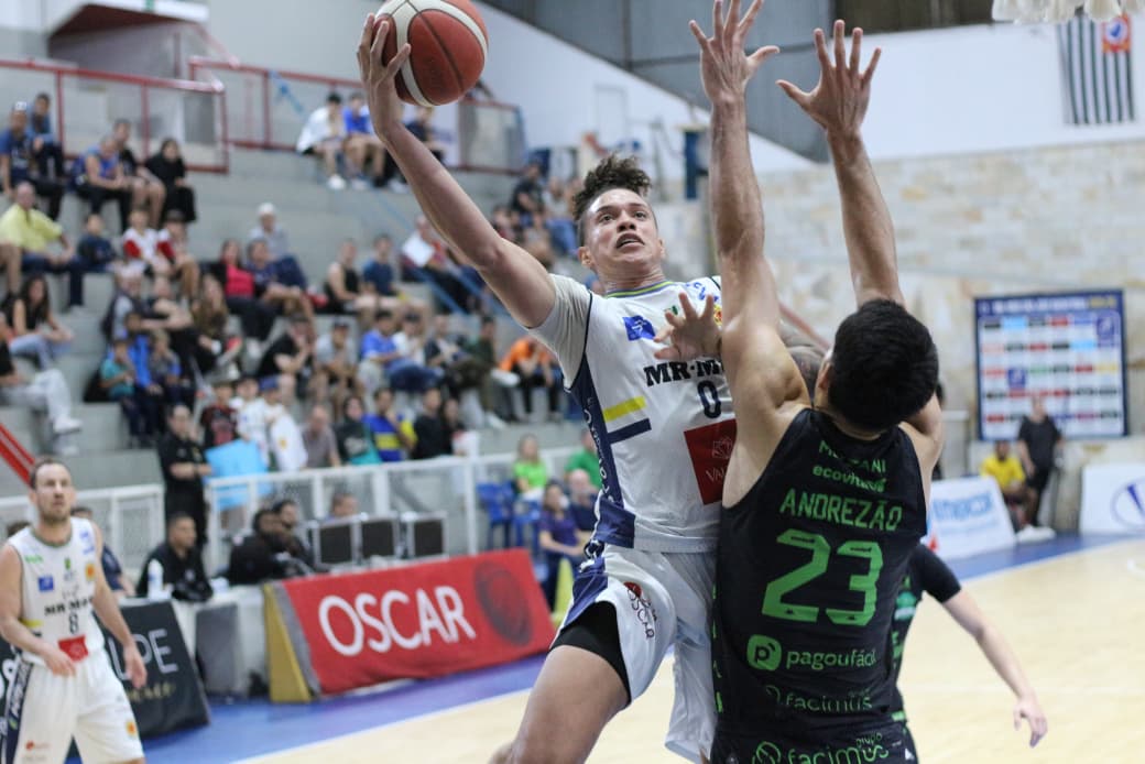 Mr.Moo São José Basketball tem resultado negativo diante do Bauru pelo NBB Caixa