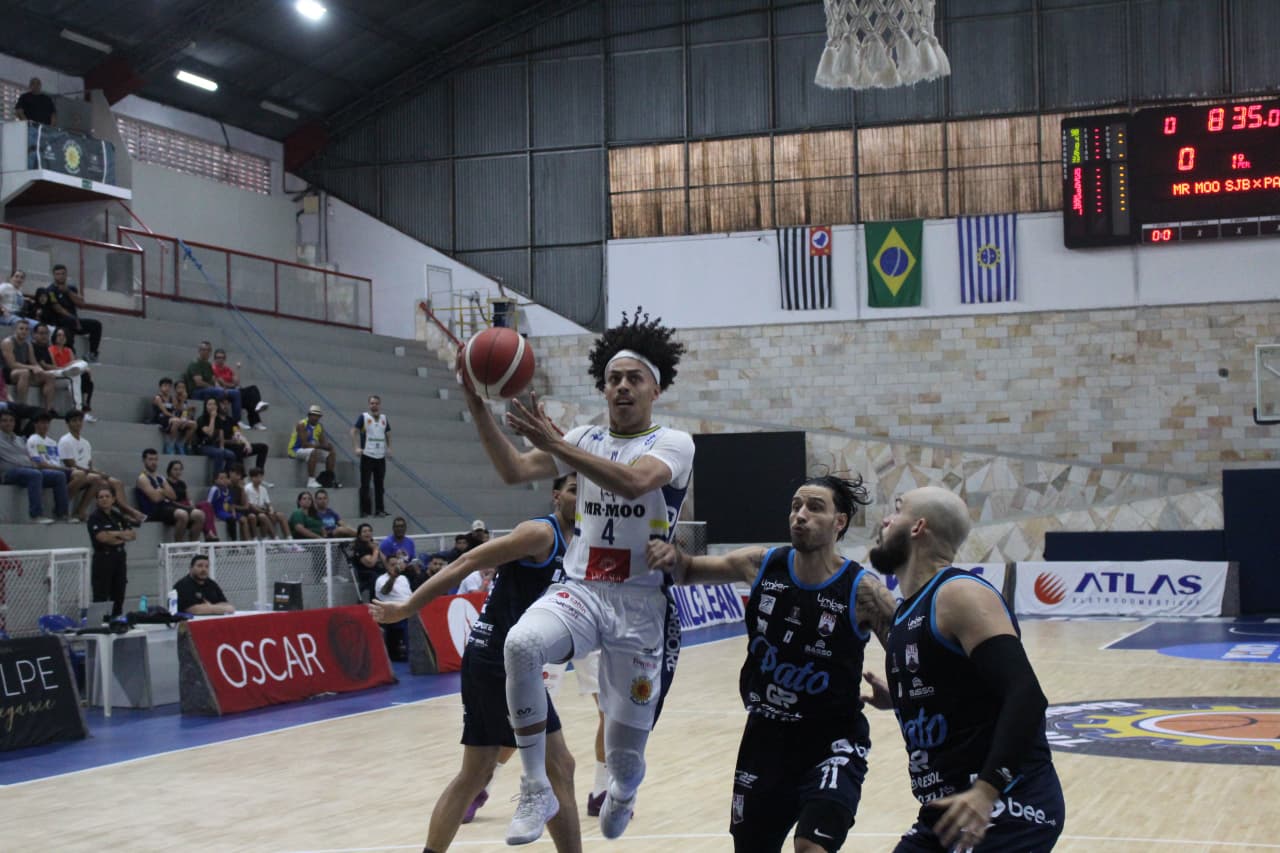 Mr.Moo São José Basketball visita o Pato Basquete pelo NBB Caixa