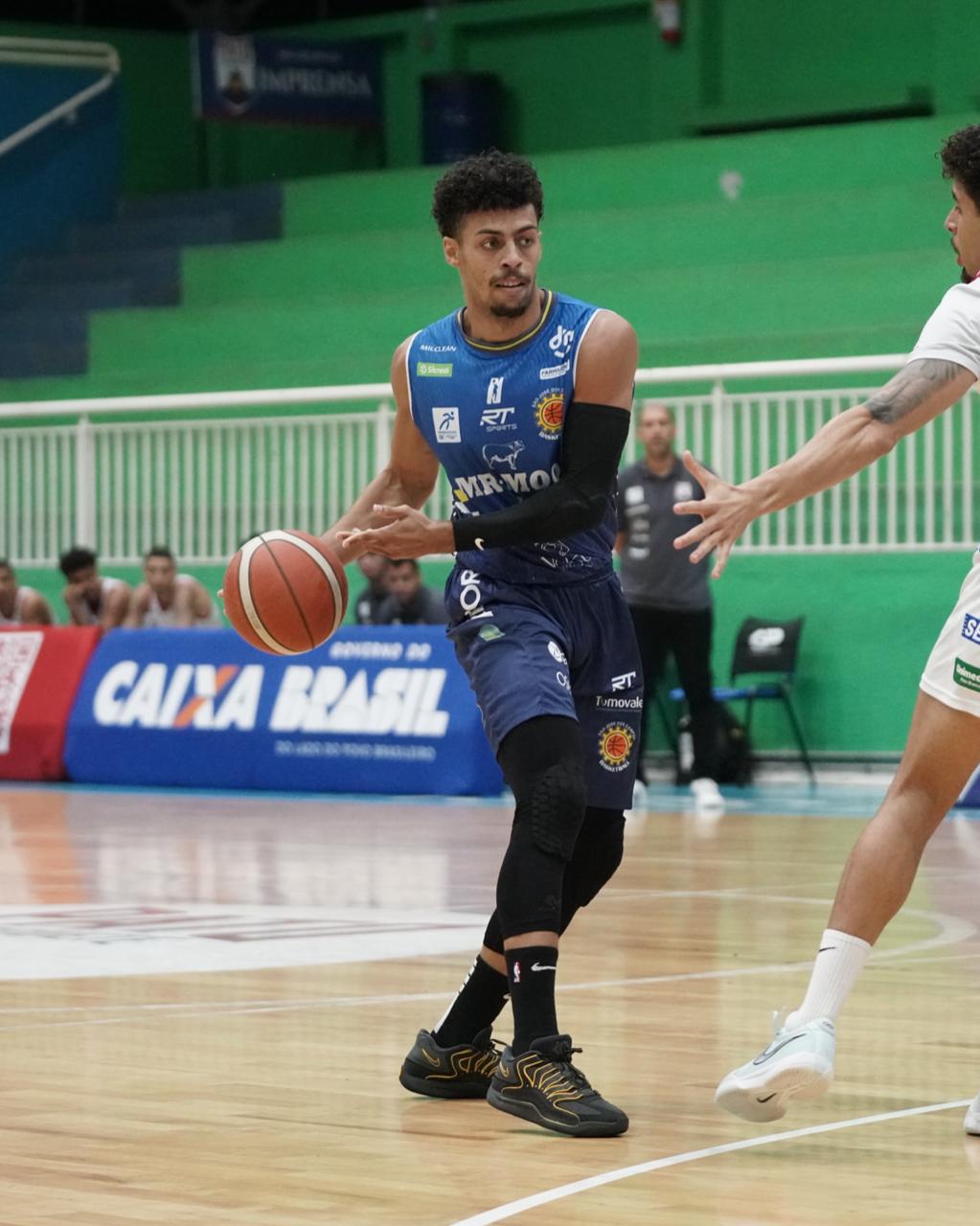 Adyel marca 31 pontos e Mr.Moo São José Basketball vence o Pato fora de casa