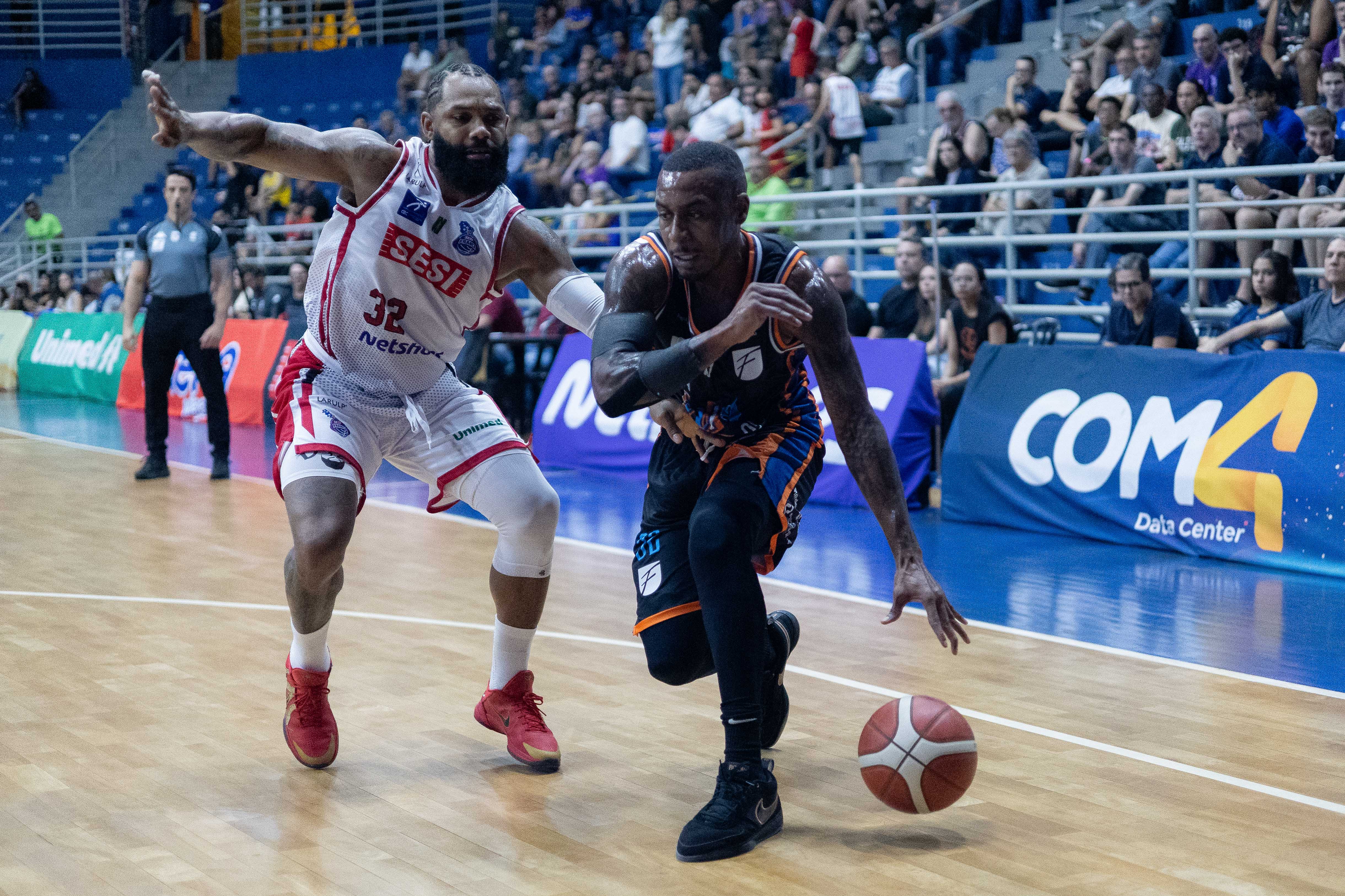 Unifacisa tem boa atuação ofensiva, mas acaba superada pelo Sesi Franca no NBB