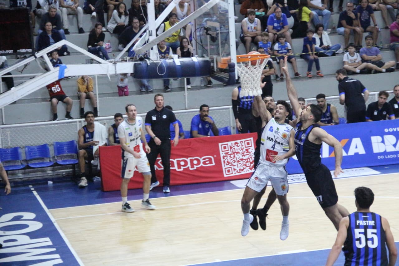 Mr.Moo São José Basketball vira no fim e vence o Pinheiros em casa pelo NBB Caixa