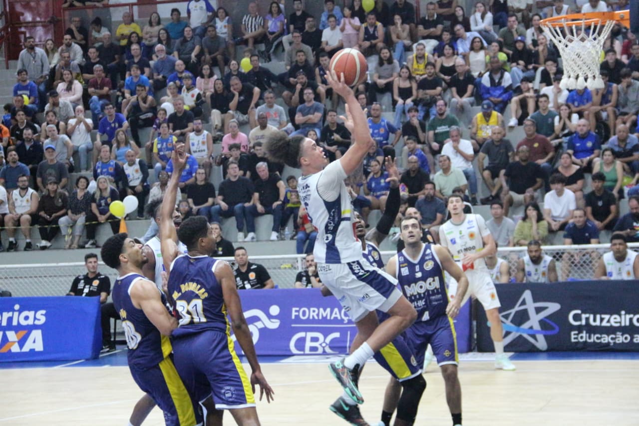 Mr.Moo São José Basketball sofre virada e perde para o Mogi no primeiro jogo dos playoffs do NBB Caixa